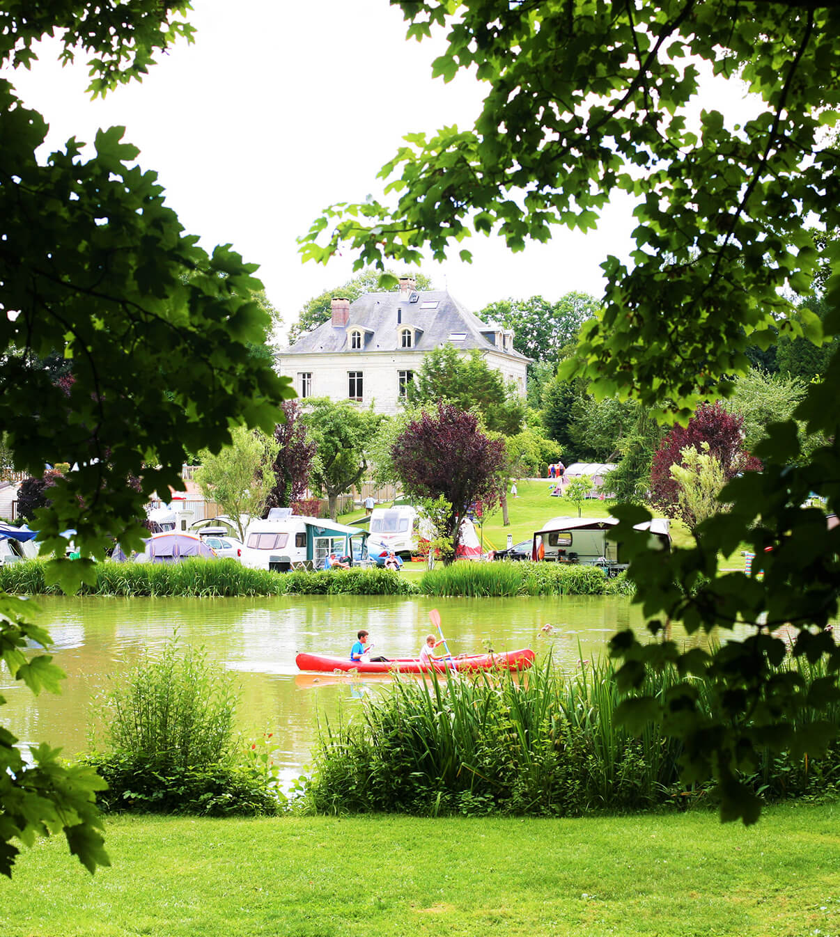 Camping 4 étoiles en Normandie - Emplacements en bord d'étang