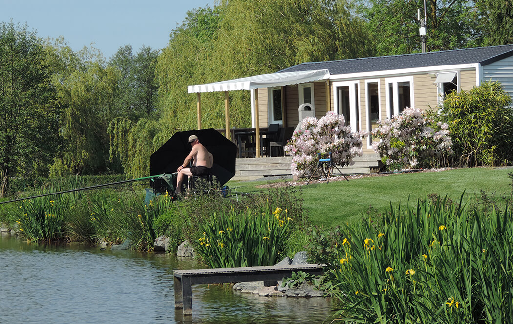 Camping en bord d'étang dans le Calvados