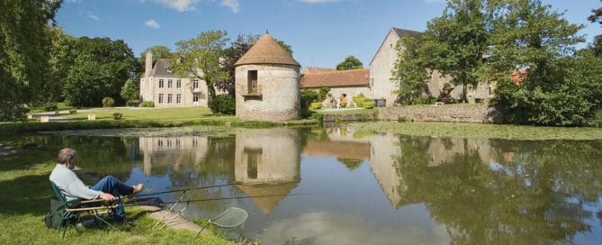 Chateau Lez Eaux slider 01 - Camping avec étang